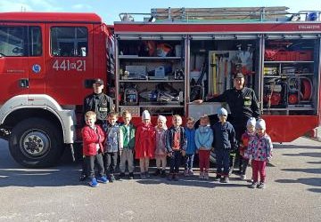 Bezpieczeństwo ważna sprawa – próbna ewakuacja w przedszkolu i spotkanie ze strażakami z Państwowej Straży Pożarnej w Gorlicach