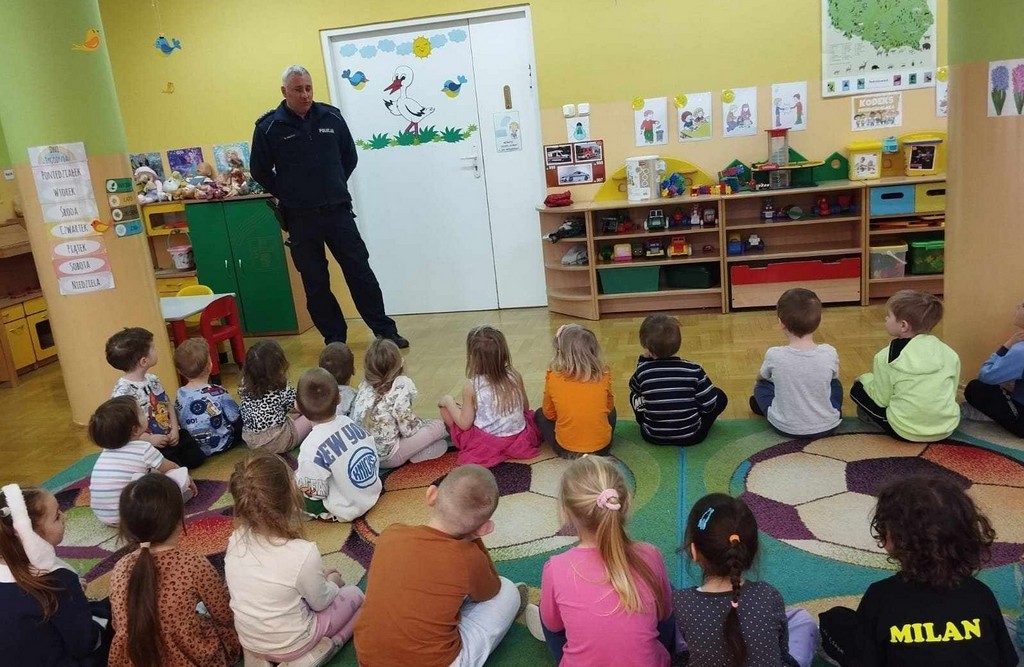 ,,Pan policjant porządku pilnuje…’’, czyli o bezpieczeństwie słów kilka