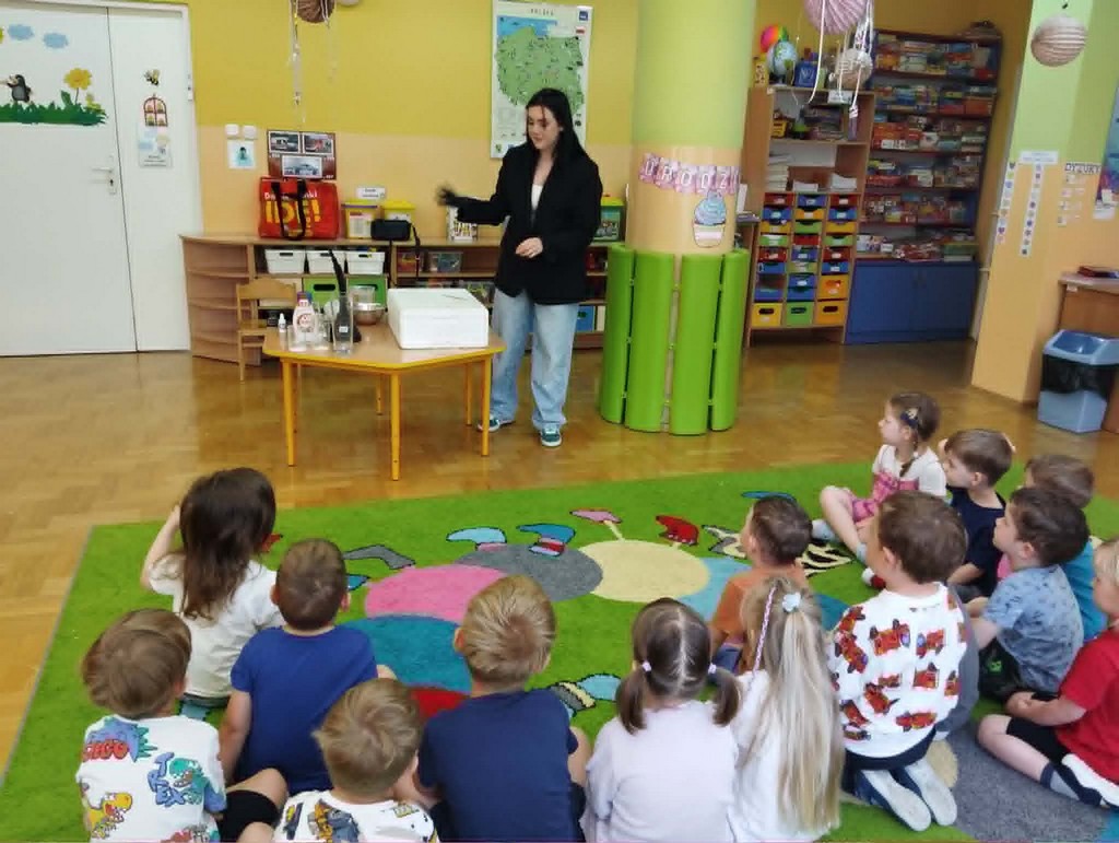 Niezwykła przygoda z nauką – eksperymenty z suchym lodem